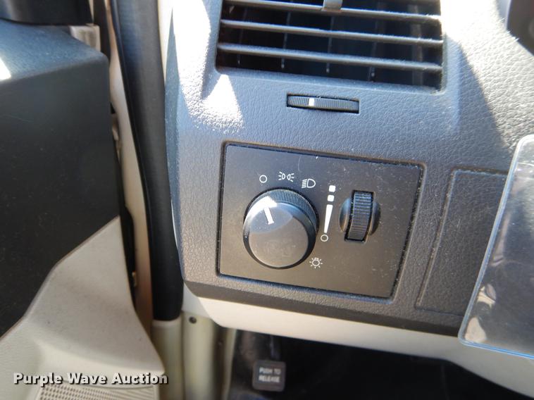 image for item EO9637 2010 Dodge Grand Caravan SE van