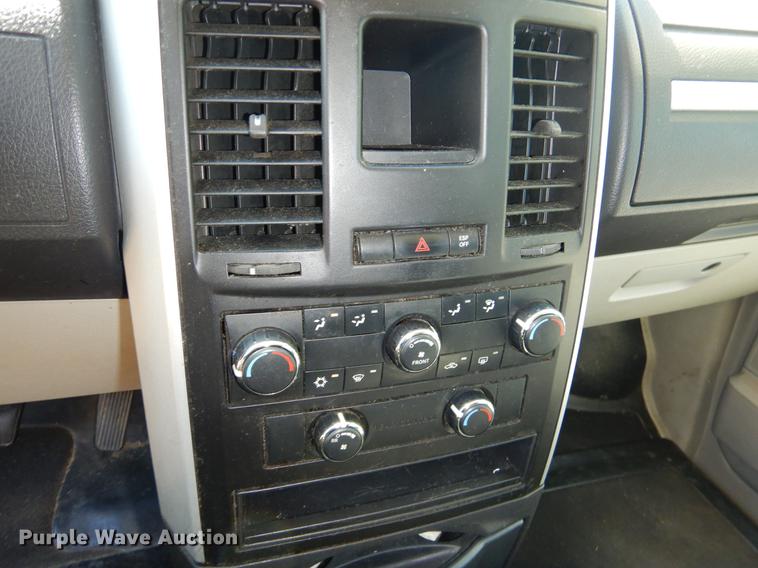 image for item EO9637 2010 Dodge Grand Caravan SE van