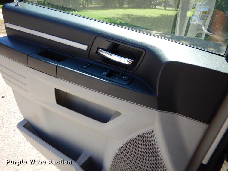 image for item EO9637 2010 Dodge Grand Caravan SE van