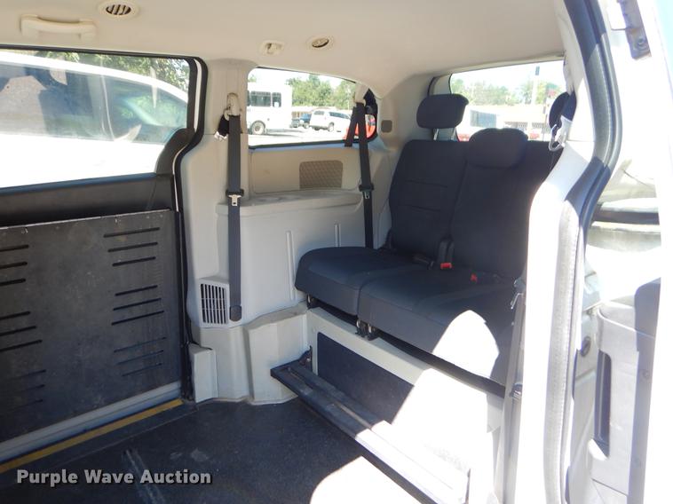 image for item EO9637 2010 Dodge Grand Caravan SE van