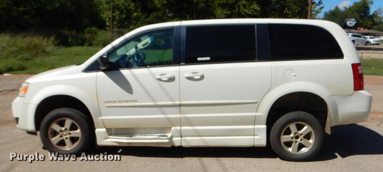 image for item EO9638 2010 Dodge Grand Caravan SE van