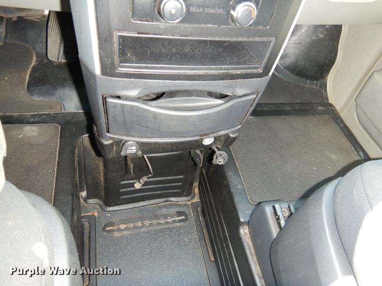 image for item EO9638 2010 Dodge Grand Caravan SE van