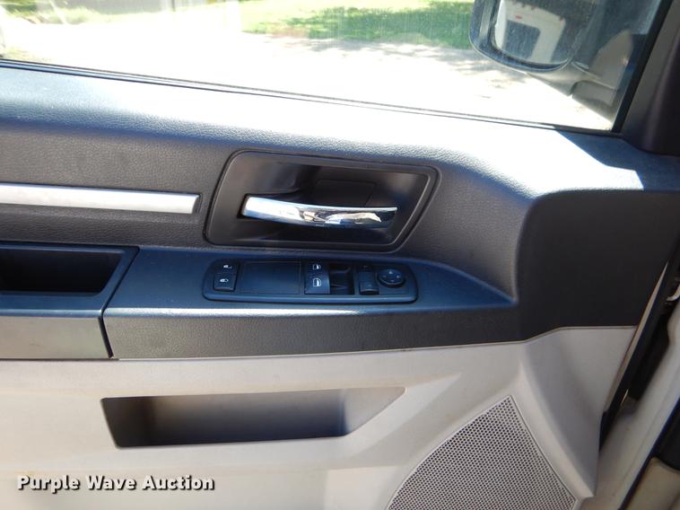 image for item EO9638 2010 Dodge Grand Caravan SE van