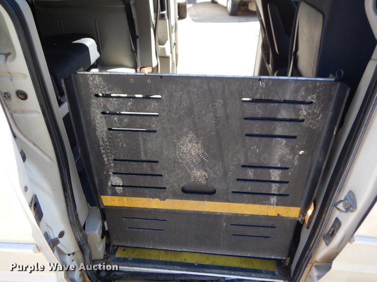 image for item EO9638 2010 Dodge Grand Caravan SE van