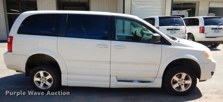 image for item EO9639 2010 Dodge Grand Caravan SE van
