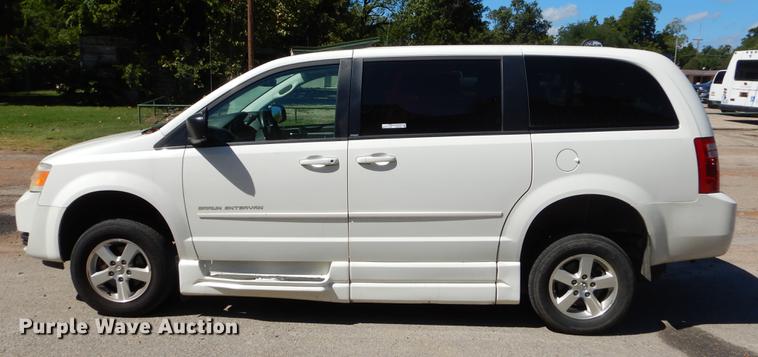 image for item EO9639 2010 Dodge Grand Caravan SE van