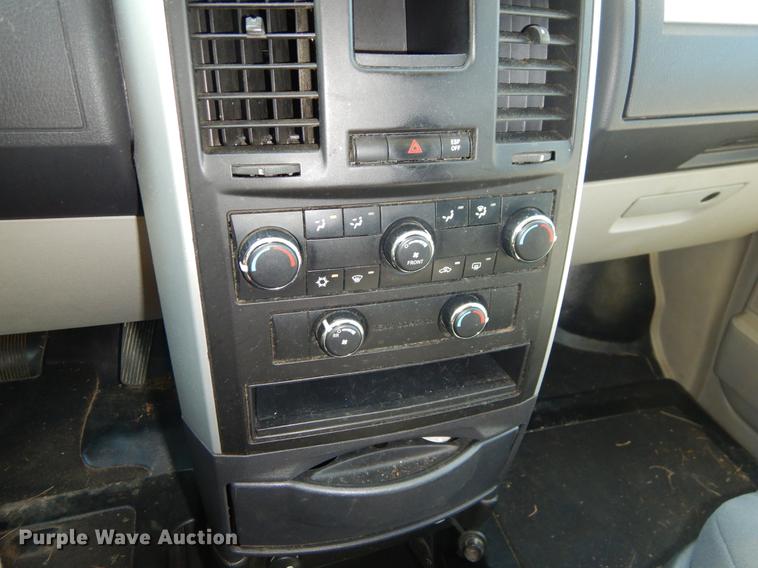 image for item EO9639 2010 Dodge Grand Caravan SE van