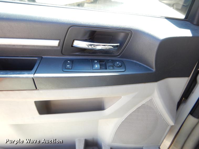 image for item EO9639 2010 Dodge Grand Caravan SE van