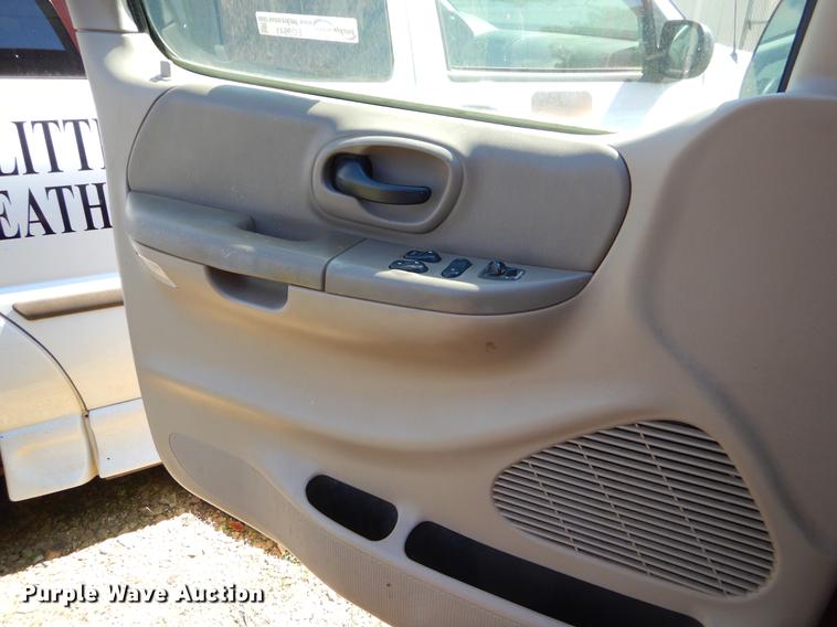 image for item EO9641 2000 Ford F150 SuperCab pickup truck