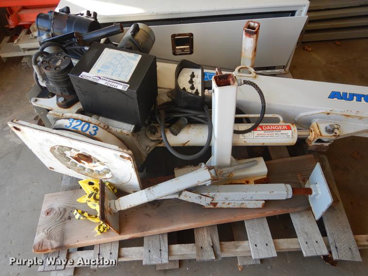 image for item FC9444 Auto Crane 3203 utility crane