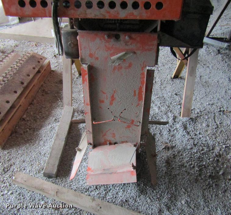 image for item FI9508 Henderson spreader