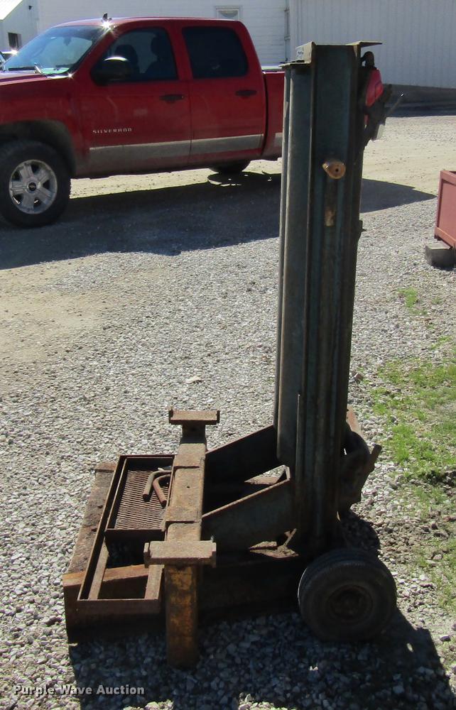 image for item FI9518 Walker air jack