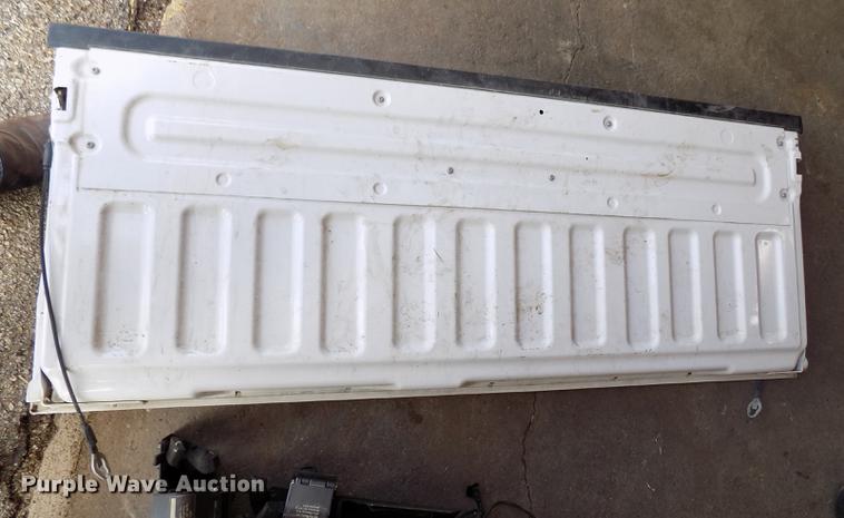 image for item FQ9042 Ford F-150 tailgate