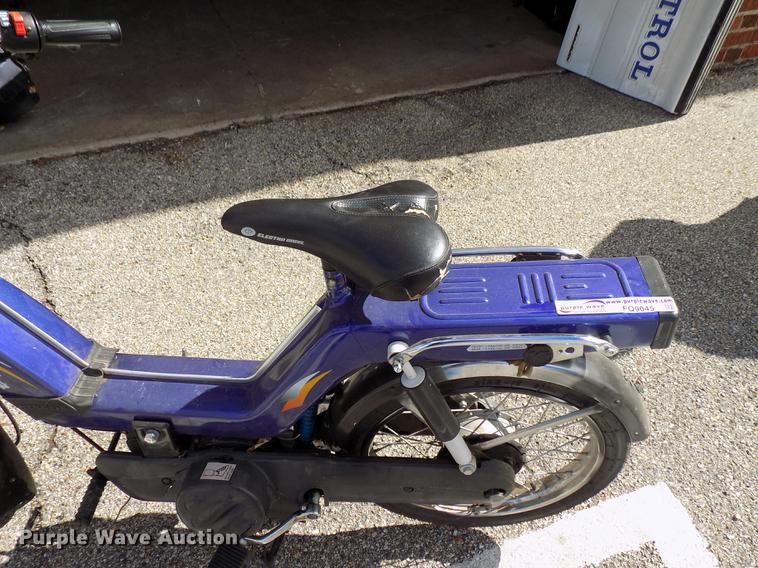 image for item FQ9045 USA TRF gas powered bicycle