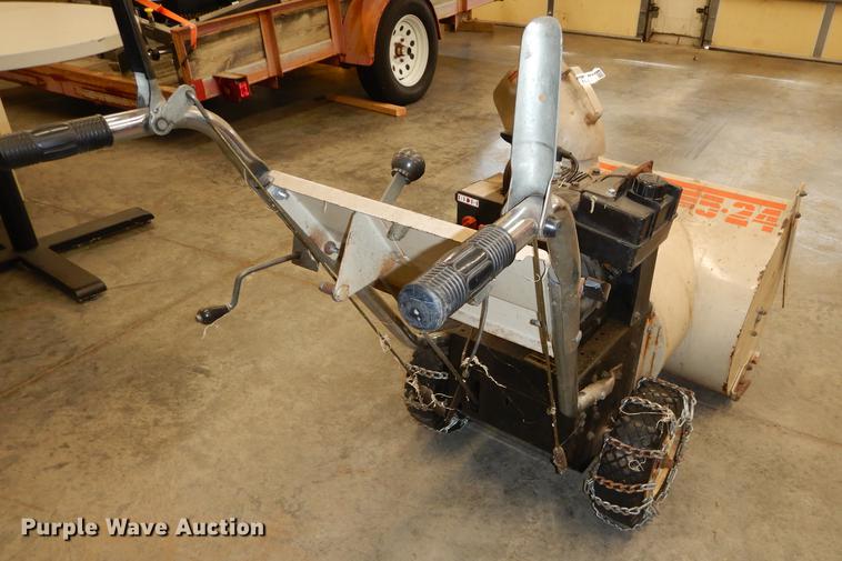 image for item FS9267 MTD Snow Flight 524 snow blower