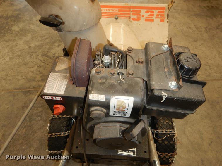 image for item FS9267 MTD Snow Flight 524 snow blower