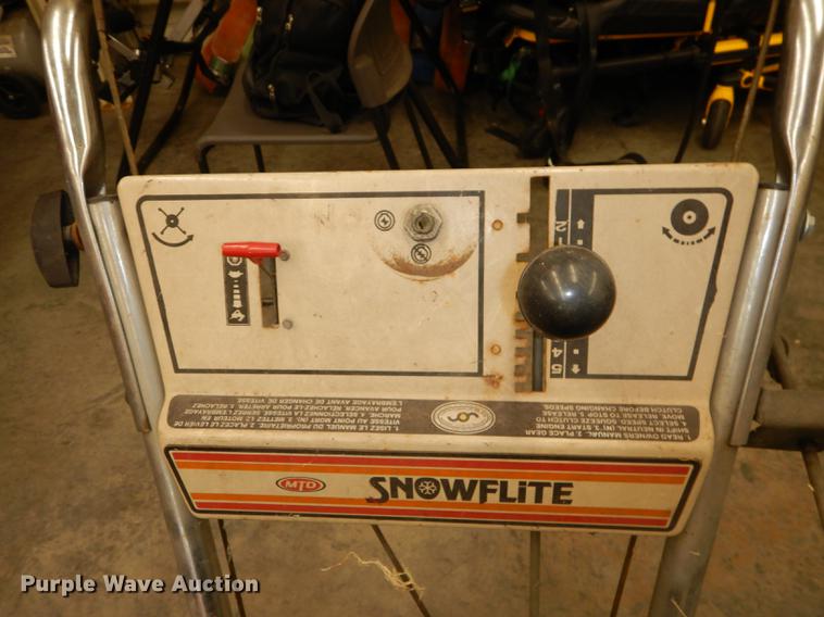 image for item FS9267 MTD Snow Flight 524 snow blower