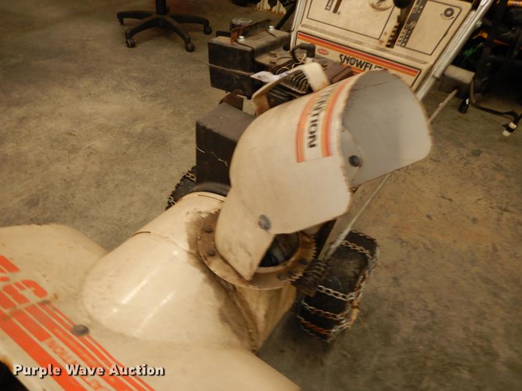 image for item FS9267 MTD Snow Flight 524 snow blower