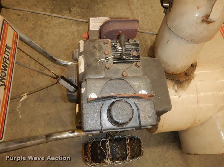 image for item FS9267 MTD Snow Flight 524 snow blower