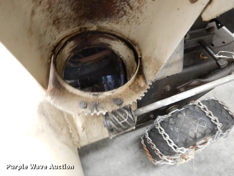 image for item FS9267 MTD Snow Flight 524 snow blower