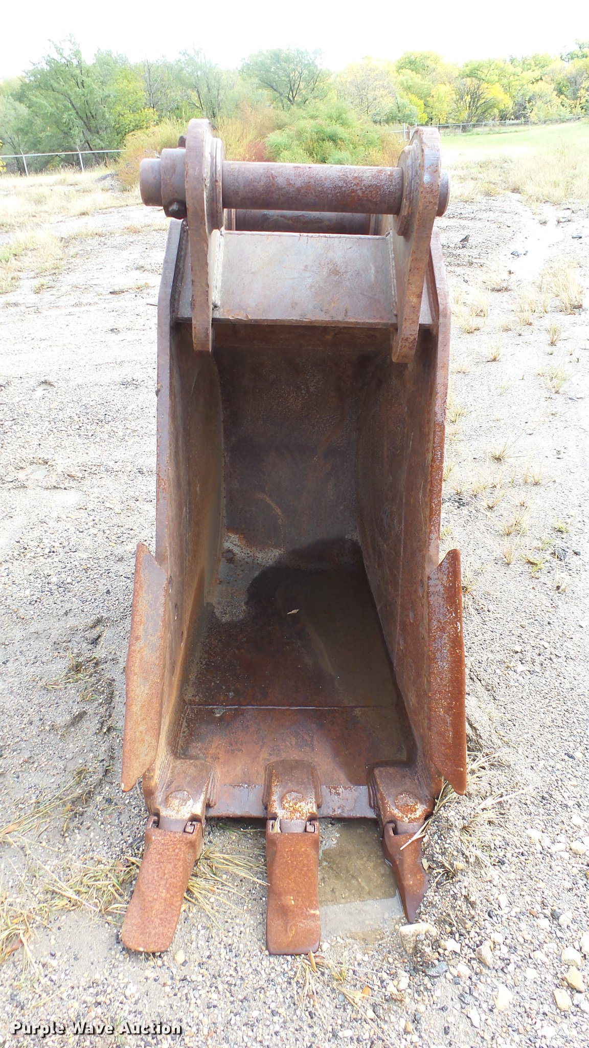 CP excavator bucket in McPherson, KS Item AM9100 sold Purple Wave