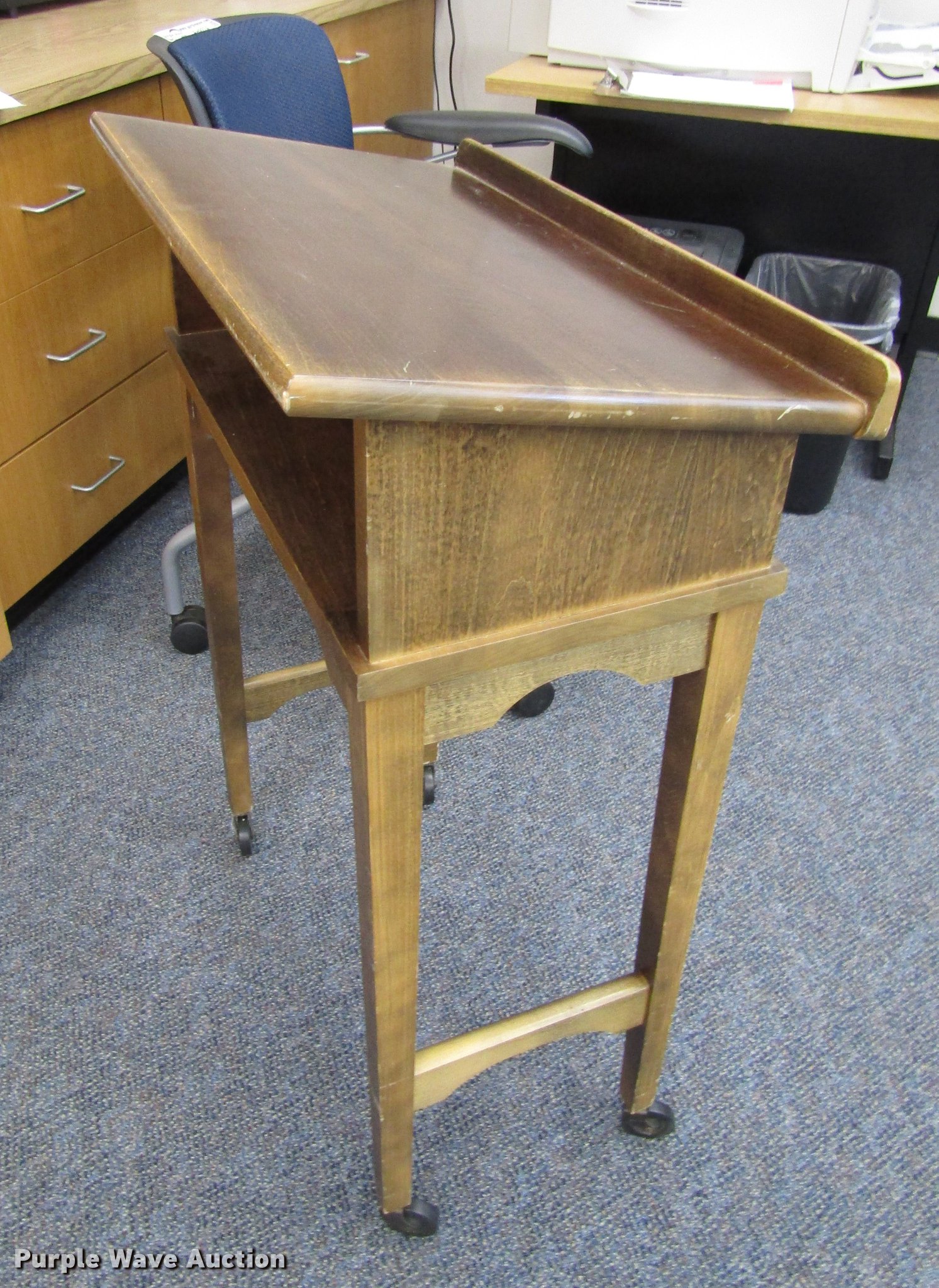 Furniture in Salina, KS Item EH9274 sold Purple Wave