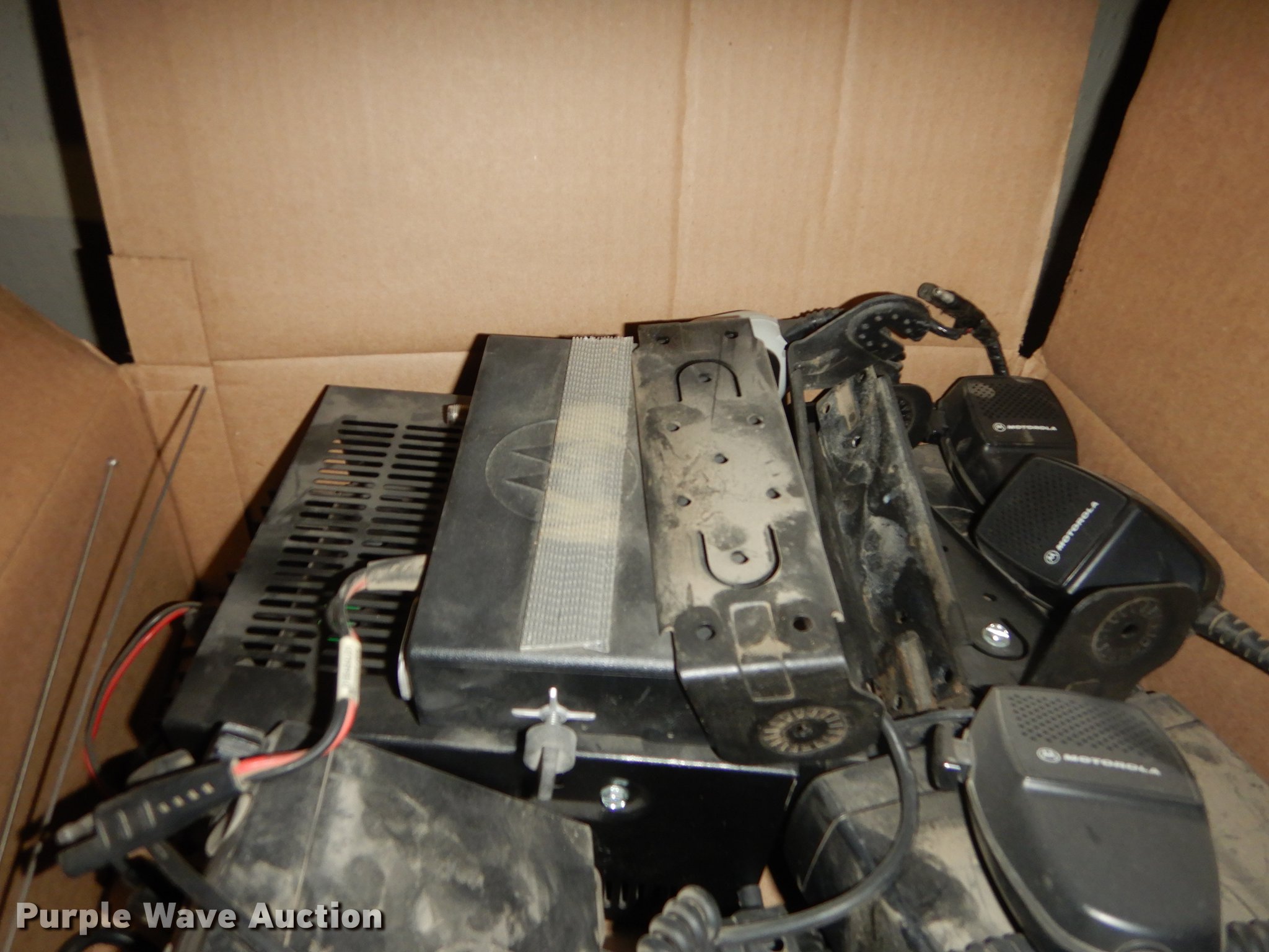 Approximately 49 Motorola radios in Ottawa, KS Item FS9286 sold