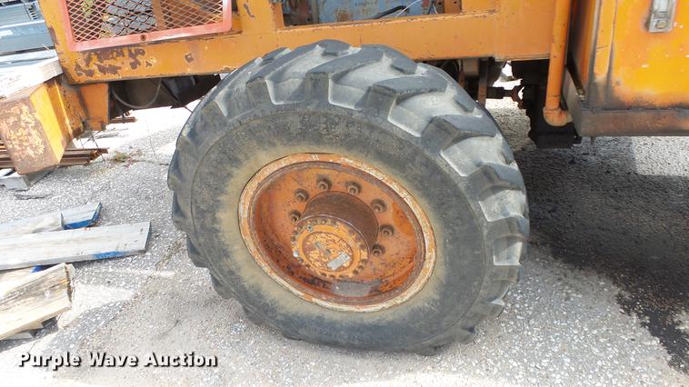 image for item AM9108 Lull 844 telehandler