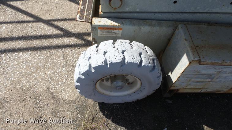 image for item AM9113 Mec 2548HT scissor lift