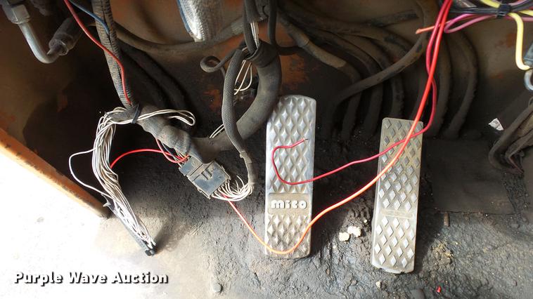 image for item AM9121 Lull 644 telehandler