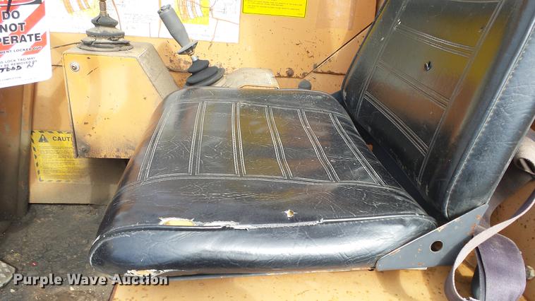 image for item AM9121 Lull 644 telehandler