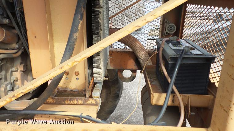 image for item AM9121 Lull 644 telehandler