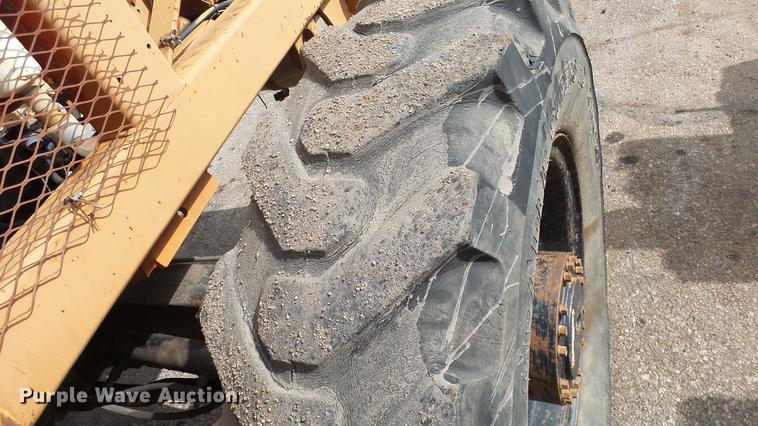 image for item AM9121 Lull 644 telehandler