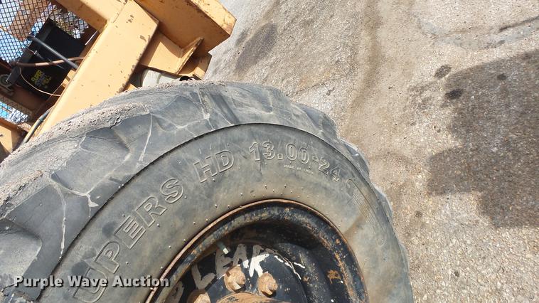 image for item AM9121 Lull 644 telehandler