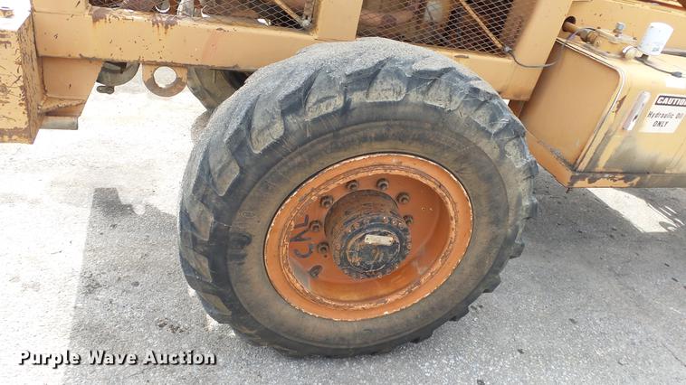 image for item AM9121 Lull 644 telehandler