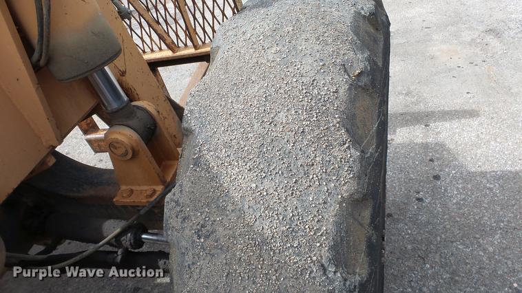 image for item AM9121 Lull 644 telehandler