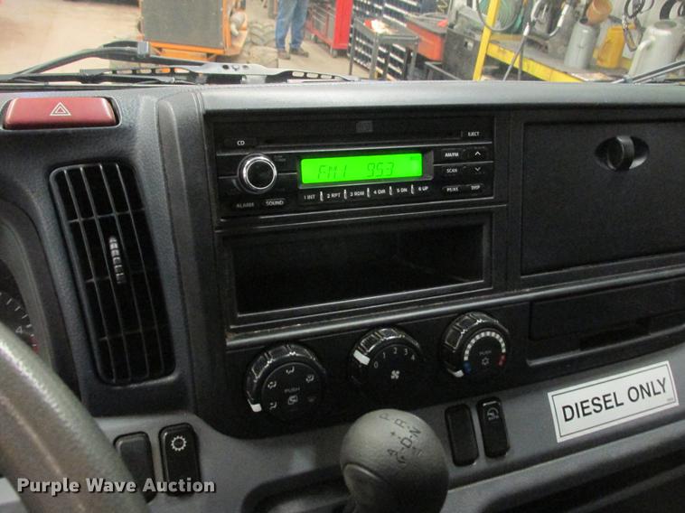 image for item DA8295 2013 Mitsubishi Fuso FE160 box truck