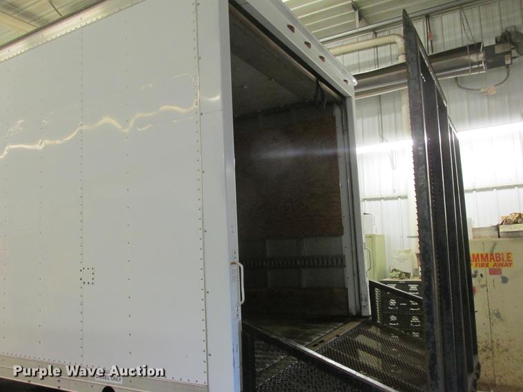 image for item DA8295 2013 Mitsubishi Fuso FE160 box truck