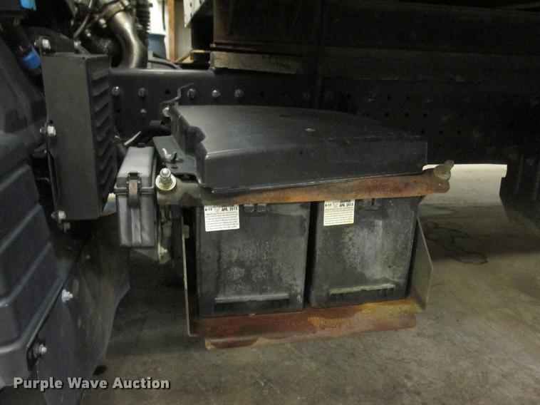 image for item DA8295 2013 Mitsubishi Fuso FE160 box truck