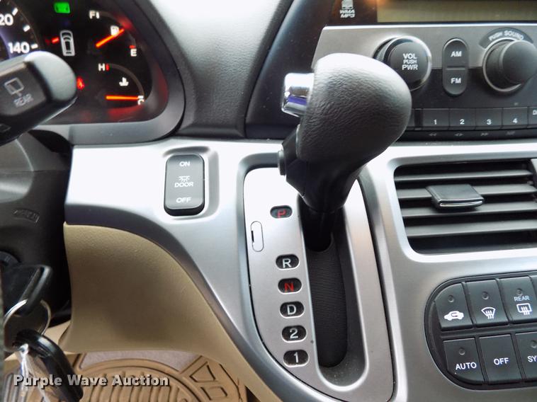 image for item DD3482 2008 Honda Odyssey van