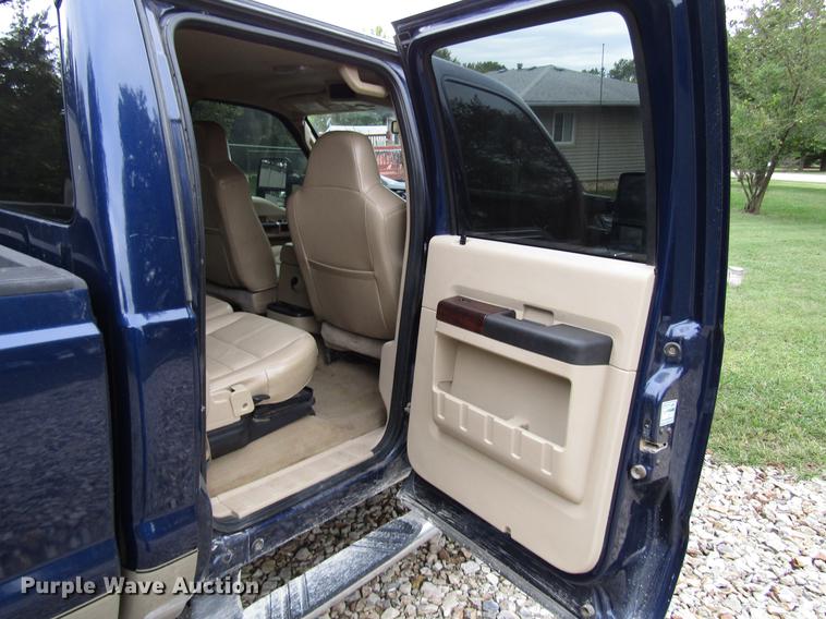 image for item DD3699 2010 Ford F250 Super Duty Crew Cab pickup truck
