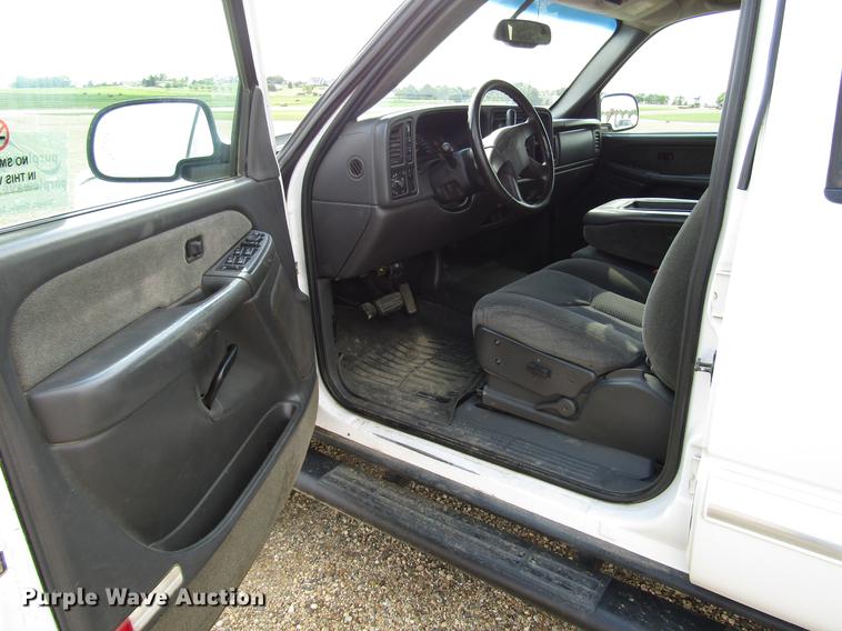 image for item DD4346 2003 Chevrolet Silverado 2500HD Crew Cab pickup truck