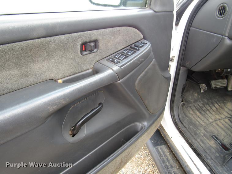 image for item DD4346 2003 Chevrolet Silverado 2500HD Crew Cab pickup truck