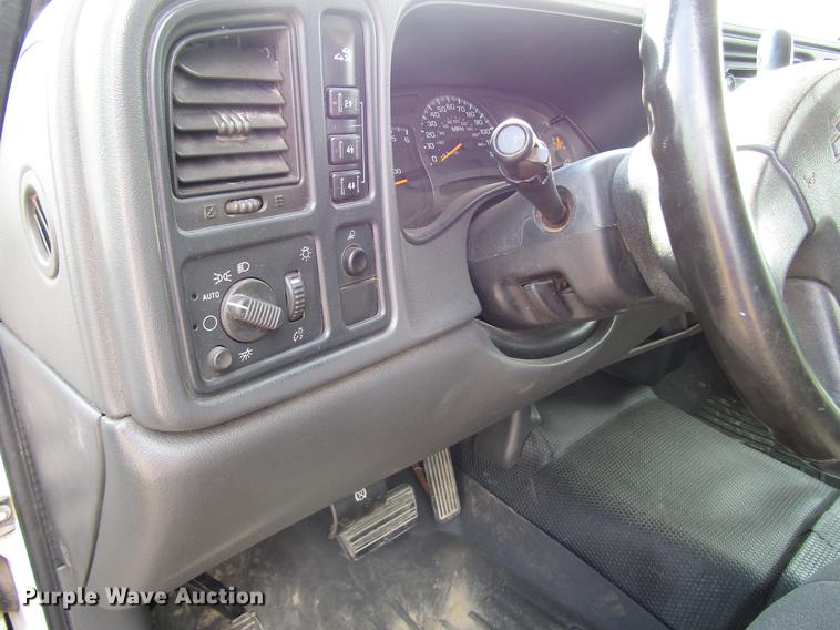 image for item DD4346 2003 Chevrolet Silverado 2500HD Crew Cab pickup truck