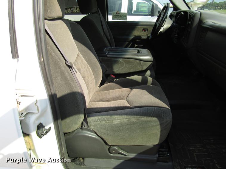 image for item DD4346 2003 Chevrolet Silverado 2500HD Crew Cab pickup truck