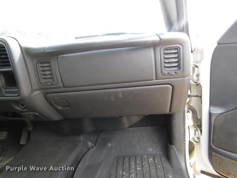 image for item DD4346 2003 Chevrolet Silverado 2500HD Crew Cab pickup truck