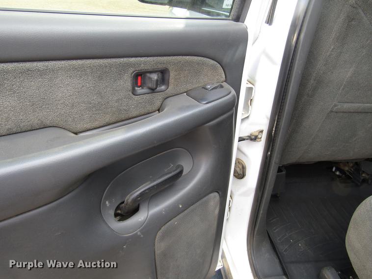 image for item DD4346 2003 Chevrolet Silverado 2500HD Crew Cab pickup truck