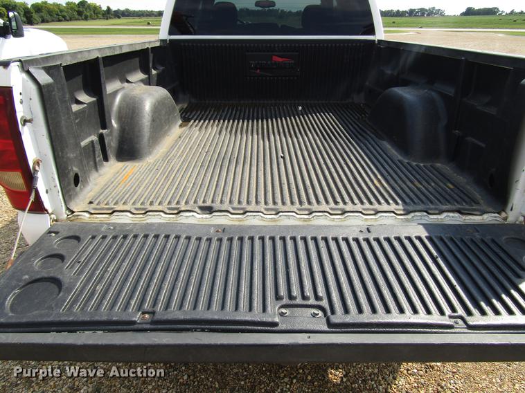 image for item DD4346 2003 Chevrolet Silverado 2500HD Crew Cab pickup truck