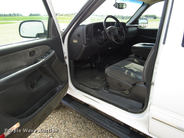 image for item DD4347 2003 Chevrolet Silverado 2500HD Crew Cab pickup truck