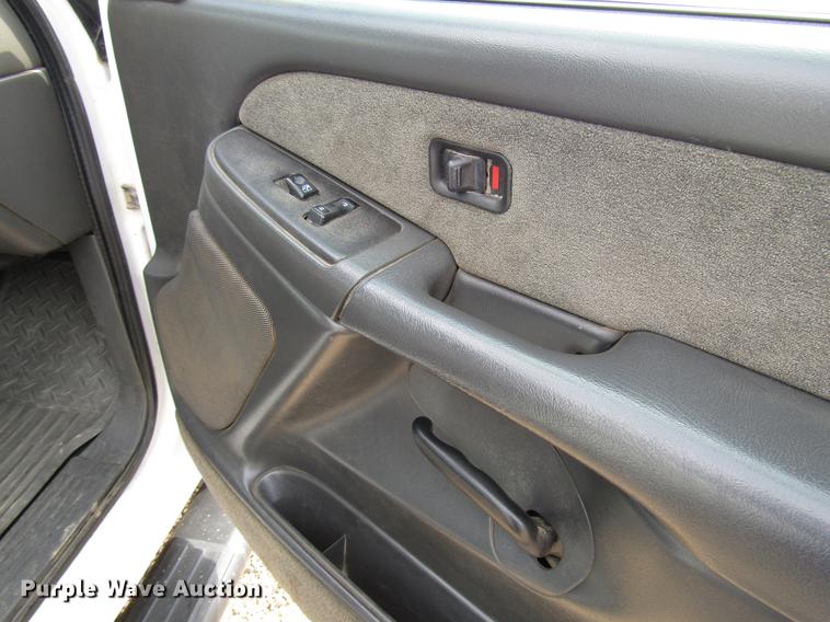 image for item DD4347 2003 Chevrolet Silverado 2500HD Crew Cab pickup truck